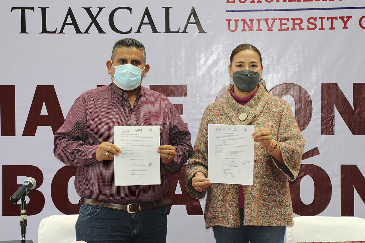 Firman convenio de colaboración de becas Cristóbal Garza y Luz Vera