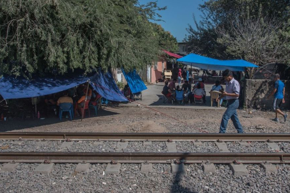 Bloqueos de vías férreas en Michoacán afectan a todo el país