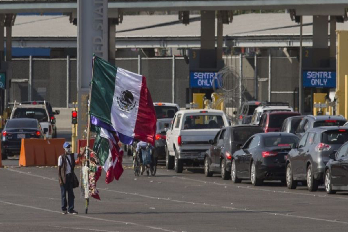 EU mantendrá cierre parcial de frontera con México un mes más