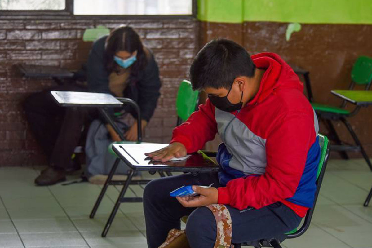 Aunque llueva, truene o relampaguee: el 62% rechaza regreso a clases presenciales