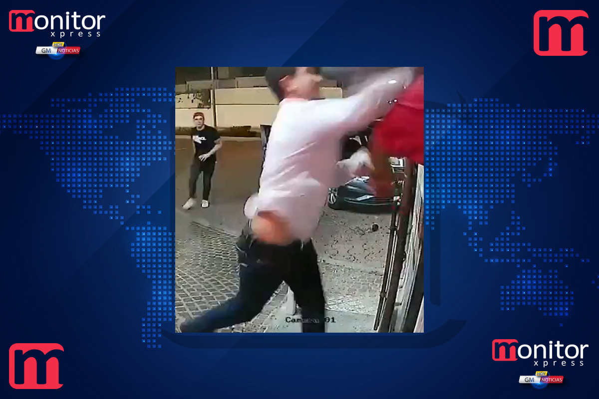 Jóvenes golpean a un adulto mayor en Querétaro; VIDEO