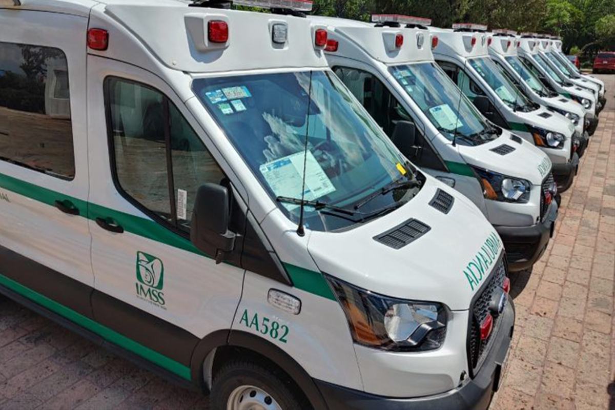 Recibe IMSS Querétaro 11 ambulancias
