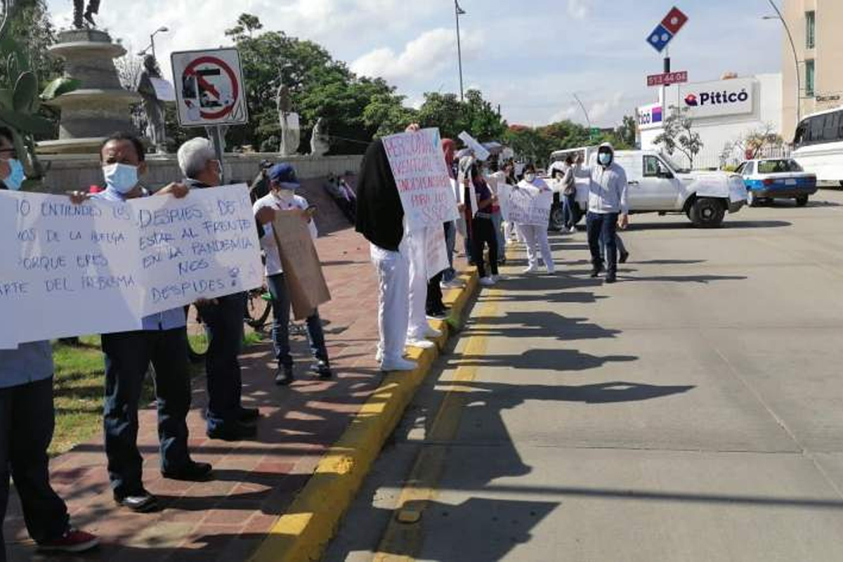 Protestan en Oaxaca sindicalizados de salud sin afectar vialidades