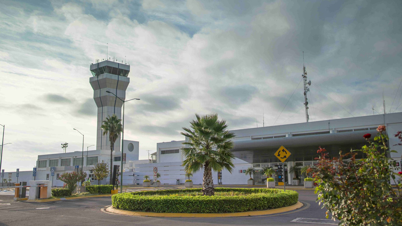Por condiciones climáticas, Aeropuerto de Querétaro suspendió despegues y aterrizajes