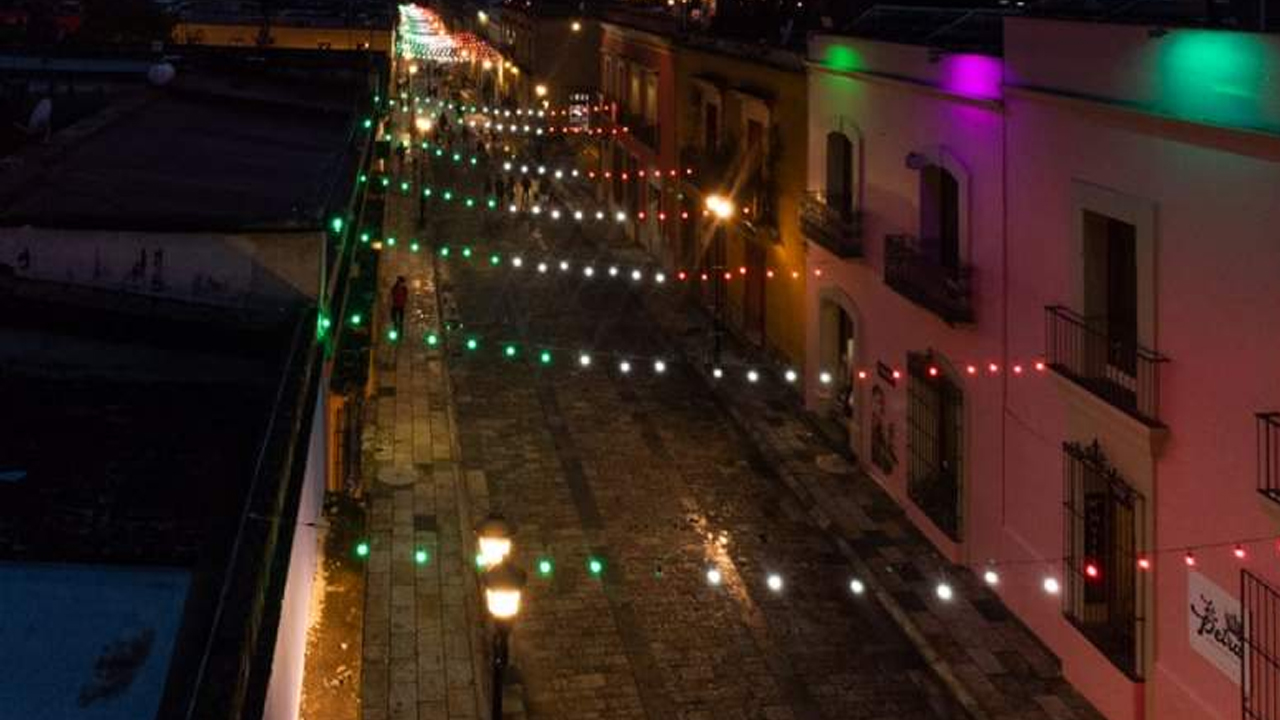 Ilumina Administración de colores patrios el corazón de Oaxaca