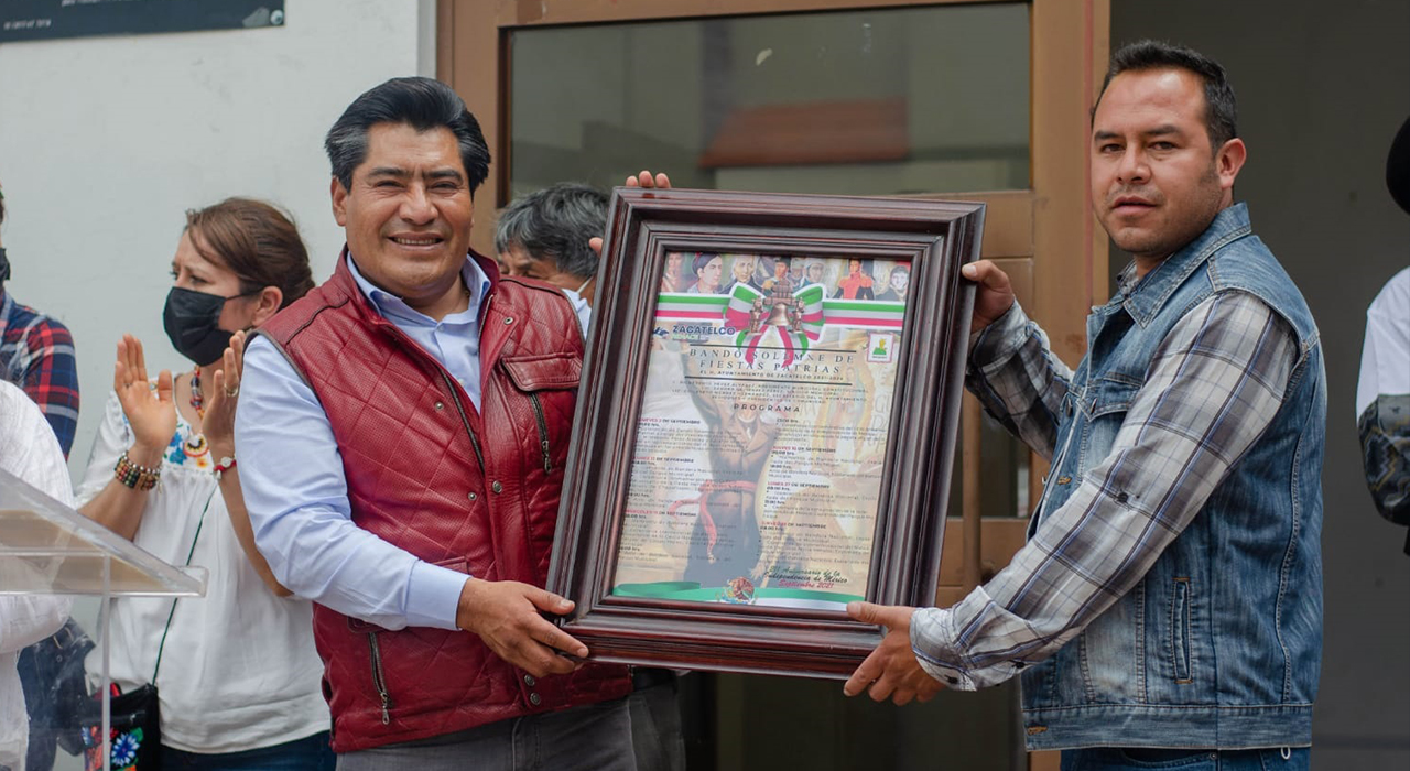 Con la develación y colocación del Bando Solemne que encabezó el Alcalde Hildeberto Pérez Álvarez en el Municipio de Zacatelco