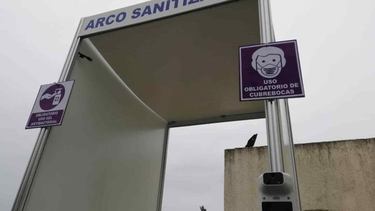 Con cuotas escolares compraron túnel sanitizante y productos de limpieza en Pachuca