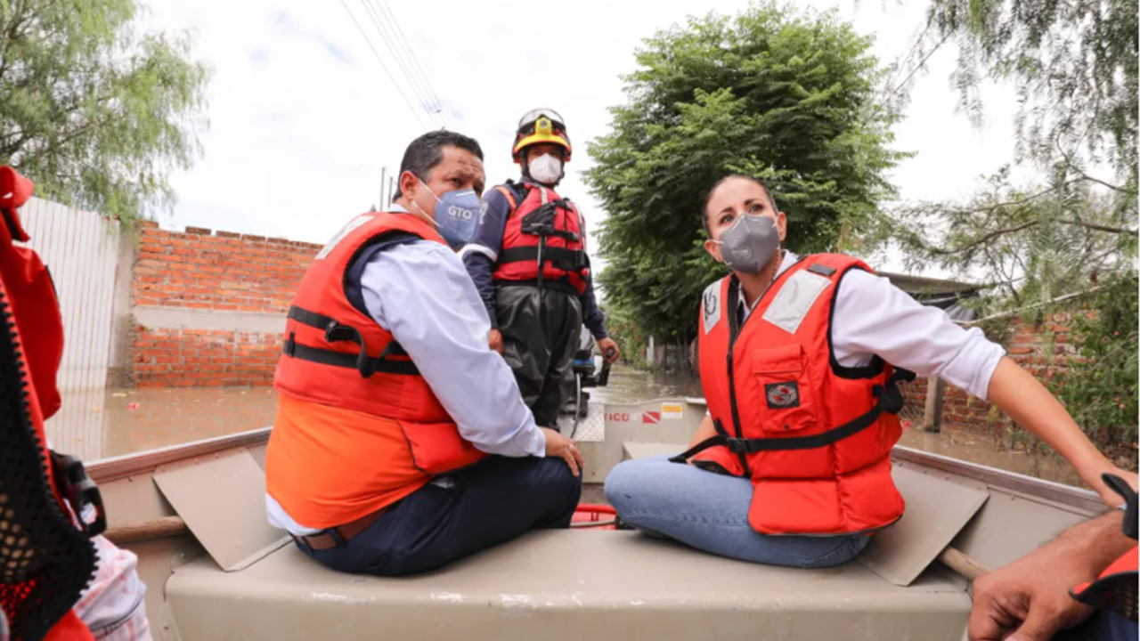 Recorre Gobernador de Guanajuato zonas afectadas por inundaciones en Abasolo