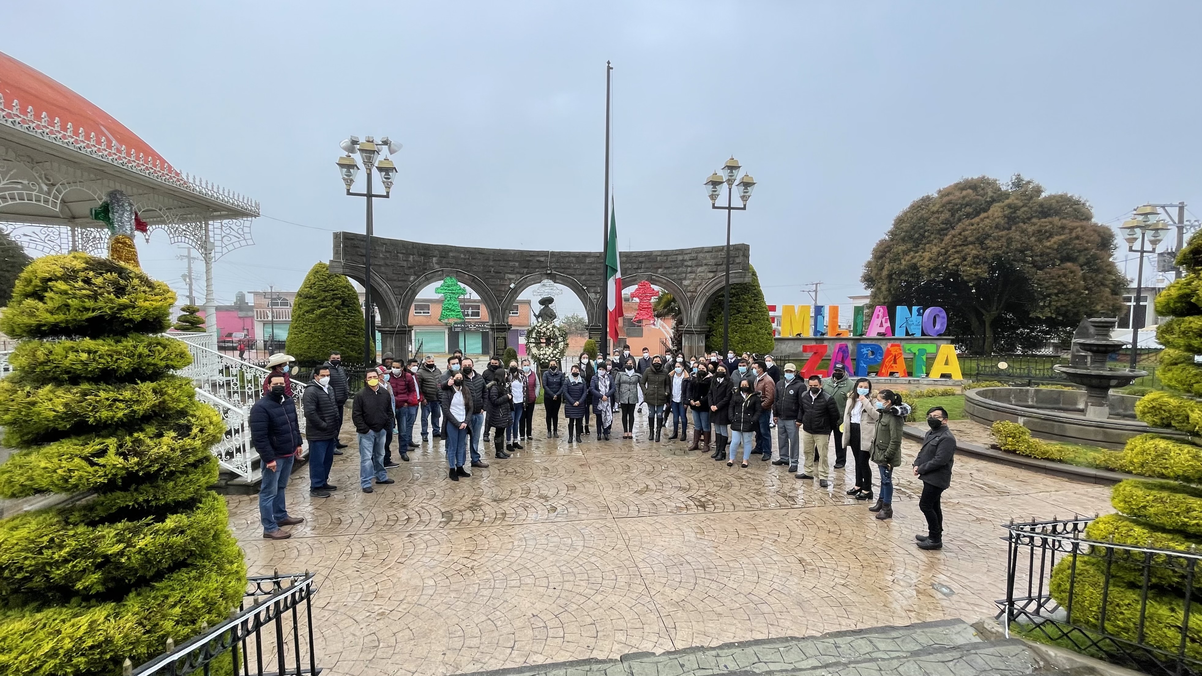 Encabeza Edgar Macías Moreno, presidente municipal de Emiliano Zapata, ceremonia cívica y simulacro en honor a las víctimas de los sismos de 1985 y 2017
