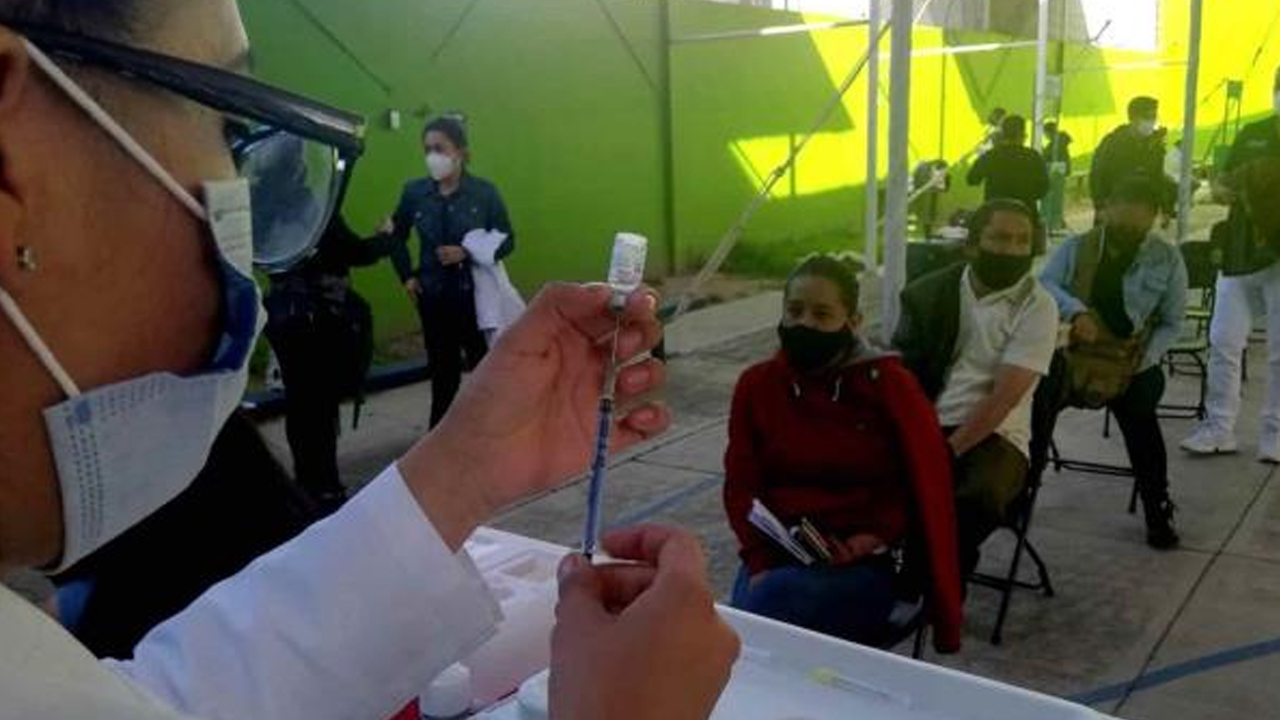 Salud Hidalgo prevé que aplicación de vacuna anticovid sea anual