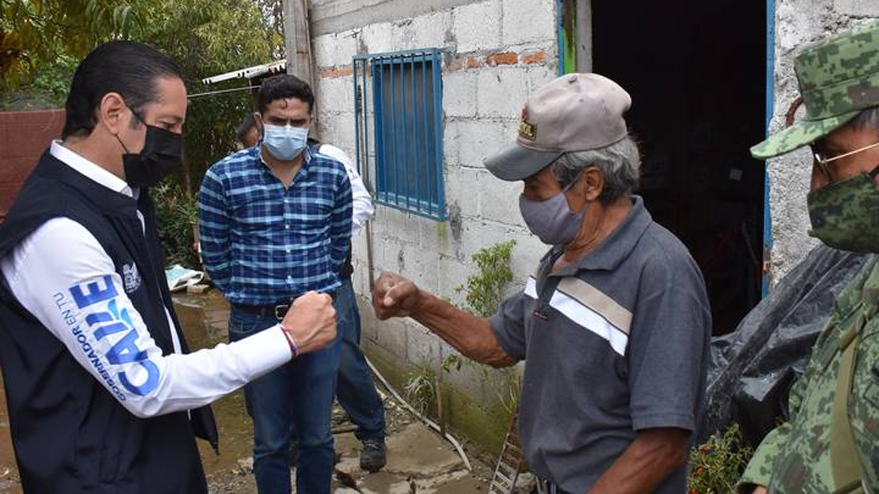 Damnificados no están solos, afirma gobernador de Querétaro