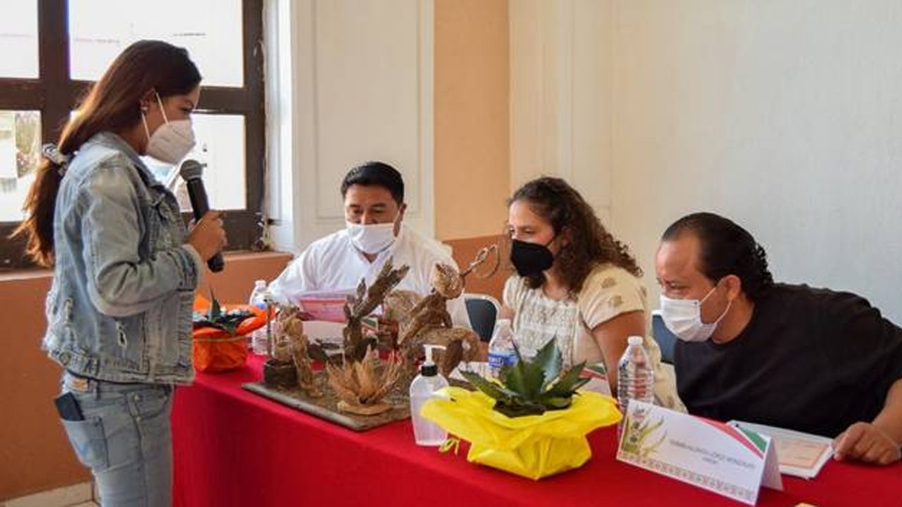 Gana concurso artesanal con escultura de fibra de nopal en Hidalgo