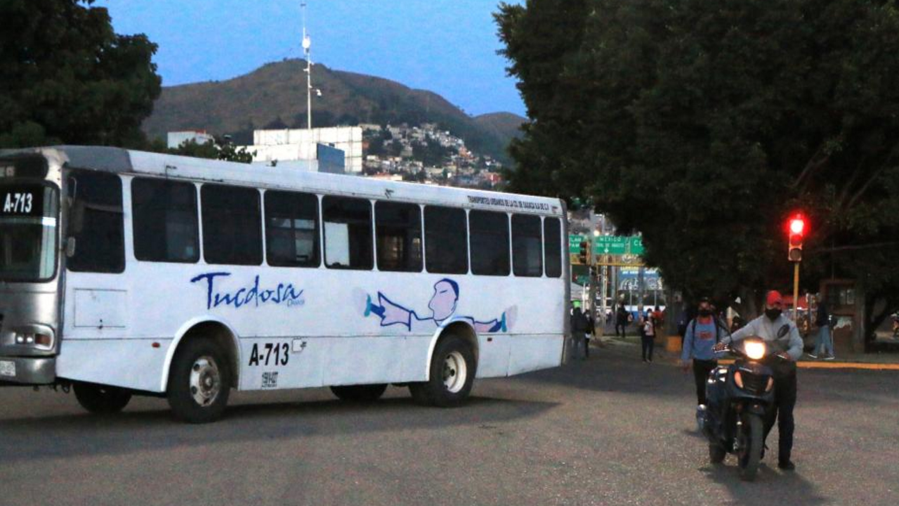 "Crisis en Oaxaca, peor que en 2006", afirman transportistas