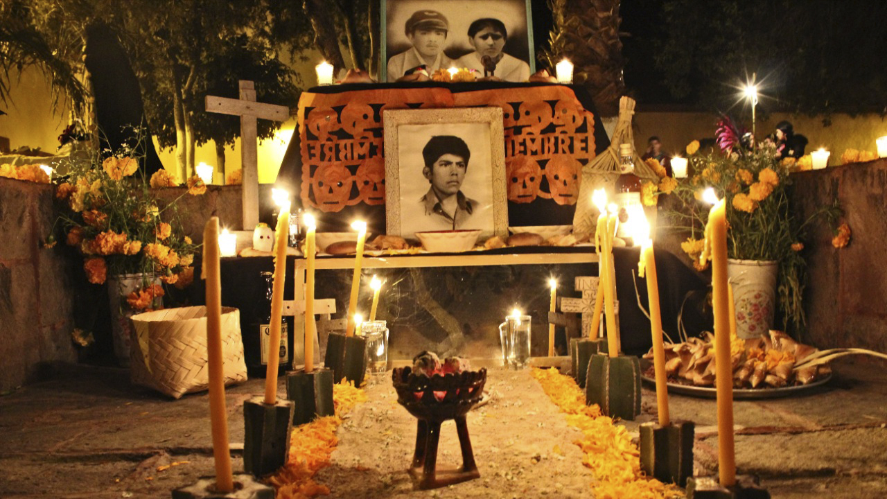 Reconoce SECULT festividades familiares de Día de Muertos en comunidades indígenas de Bernal y Tolimán