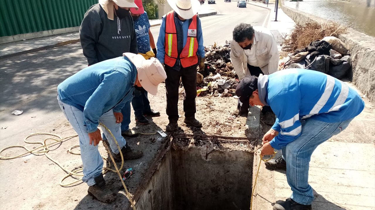 Extrae Ayuntamiento de Tlaxcala toneladas de basura de registro profundo