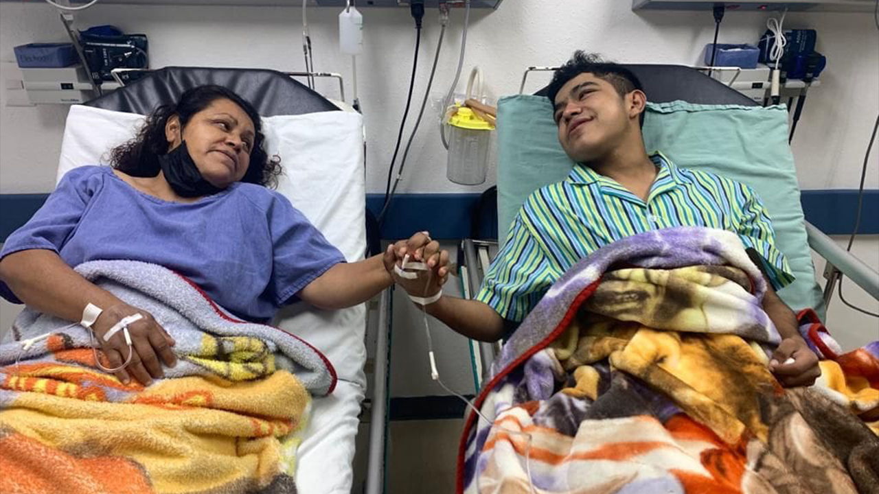 Trasnsplanta con éxito riñon de una madre a su hijo en Ciudad Victoria