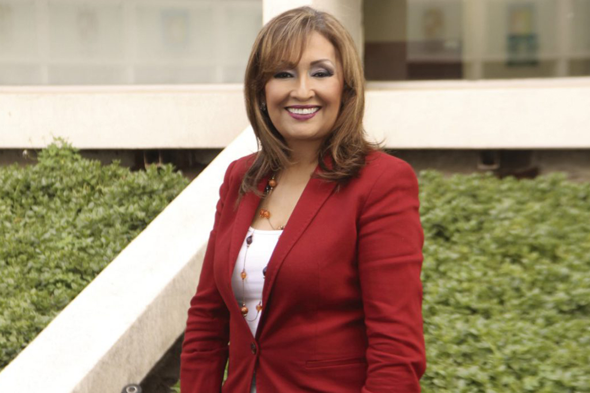 Gobernadora de Tlaxcala, Lorena Cuéllar presenta cuadro de COVID