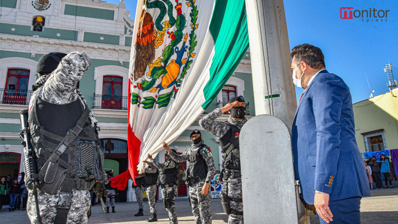 Celebrar a la bandera es celebrar nuestra identidad mexicana: Salvador Santos
