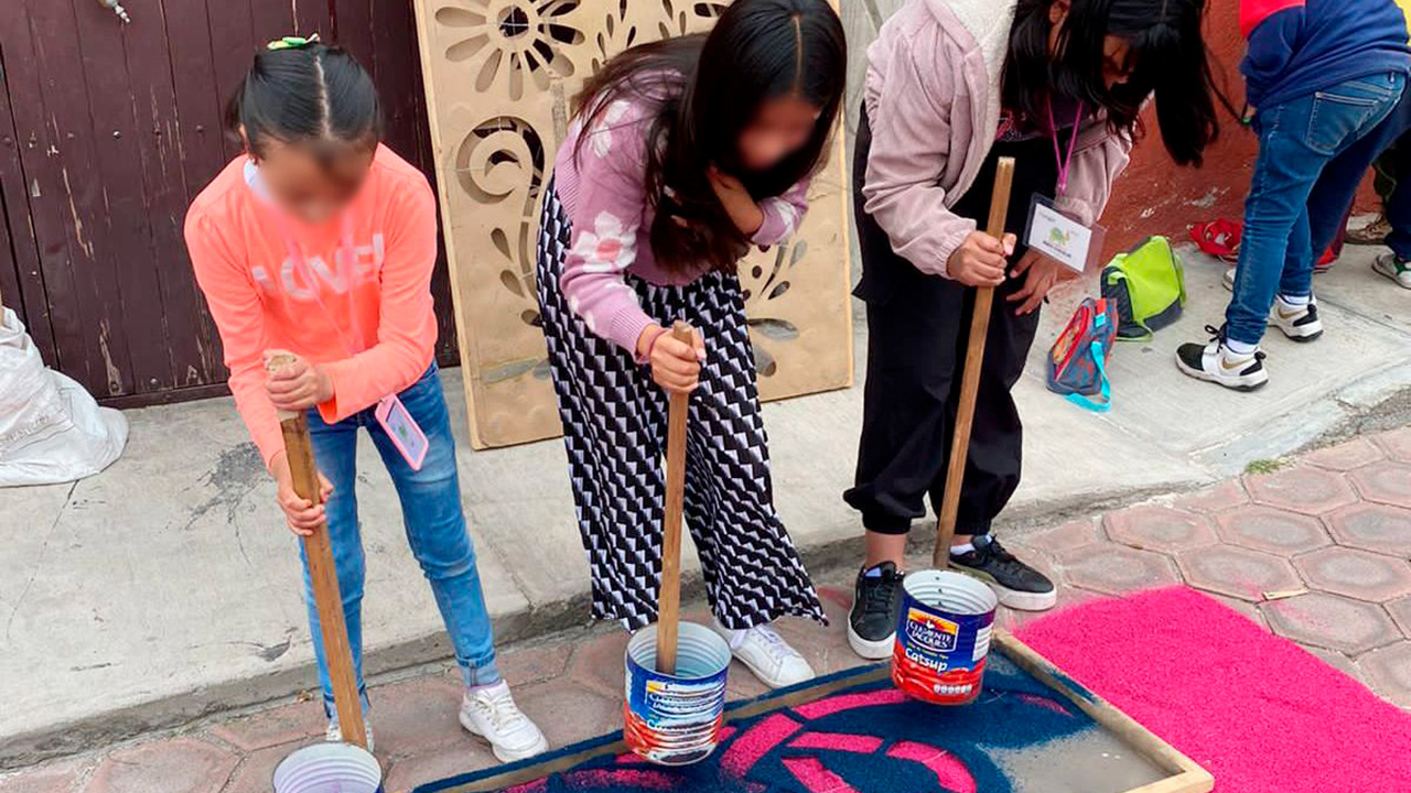 Invita ayuntamiento de Huamantla a vivir una experiencia cultural con alfombras y tapetes en el día de la niña y niño alfombrista