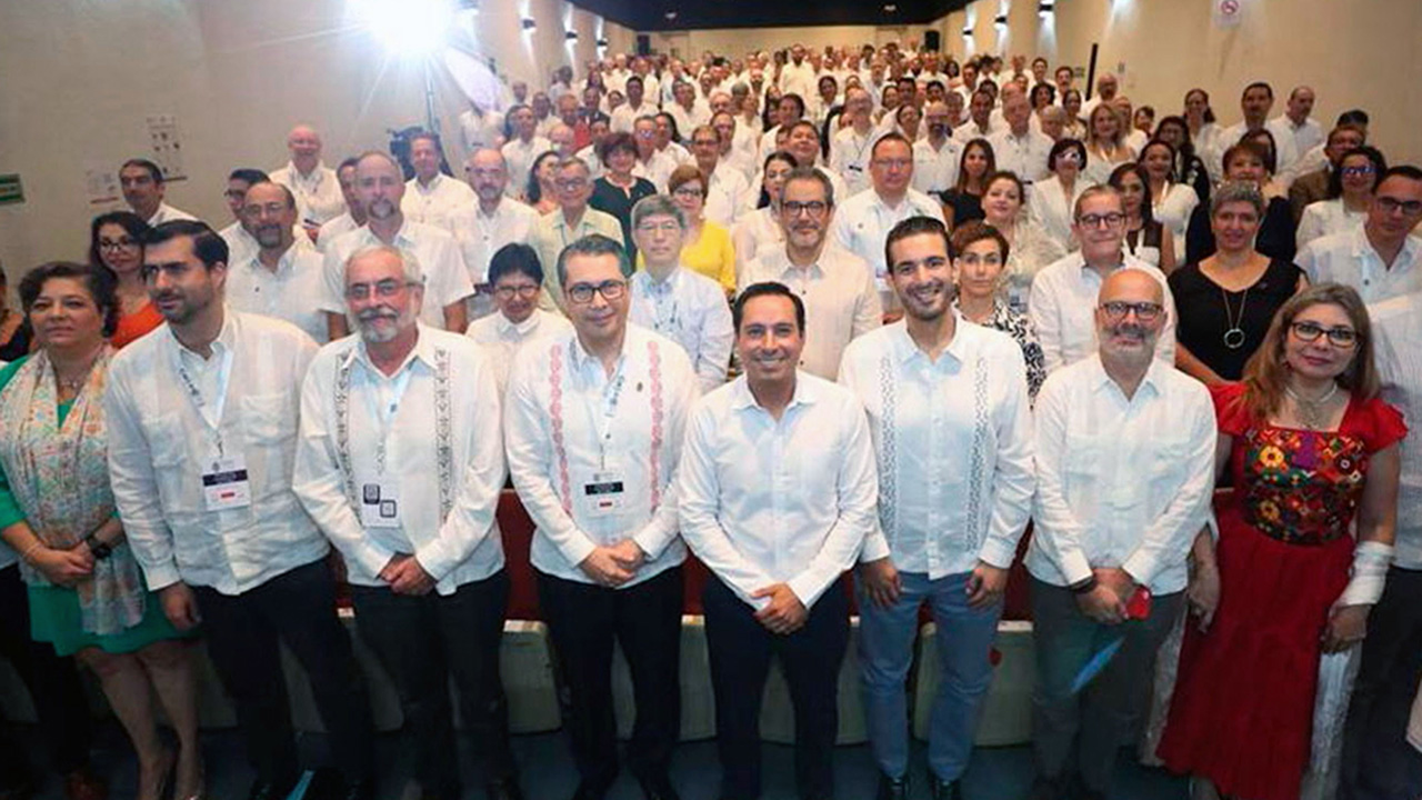 Participa Rector de la UATx en encuentro nacional en Yucatán