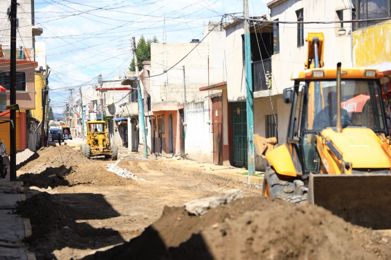 Avanza rehabilitación de la calle Dr. Miguel Hernández en Chiautempan