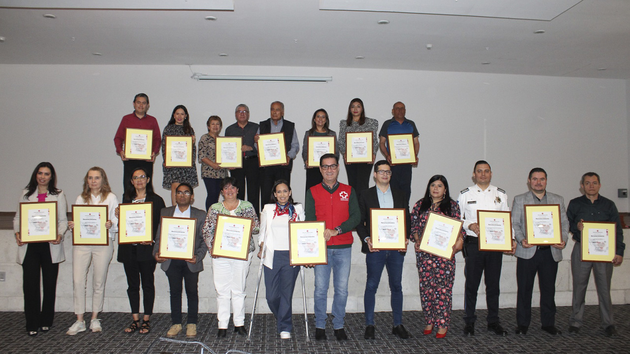 Recibe Ayuntamiento de Tlaxcala reconocimiento de Cruz Roja Mexicana