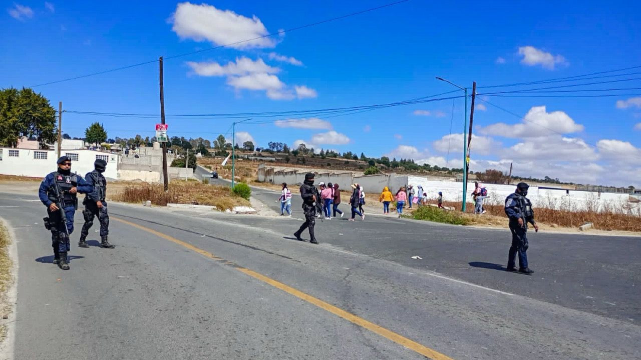 Entabla diálogo ayuntamiento de Huamantla y pobladores de Benito Juárez para reabrir la carretera