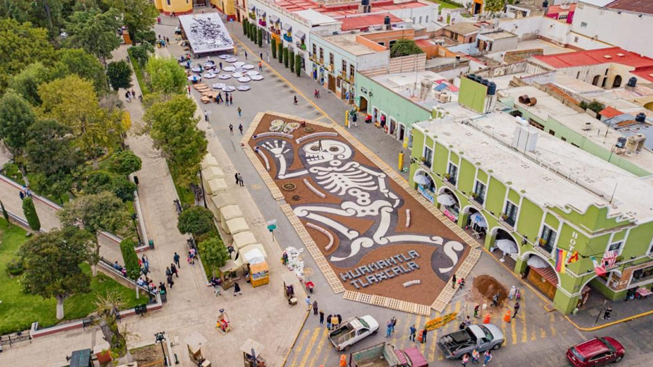 Invita Salvador Santos Cedillo a disfrutar la gran inauguración del festival de día de muertos en Huamantla