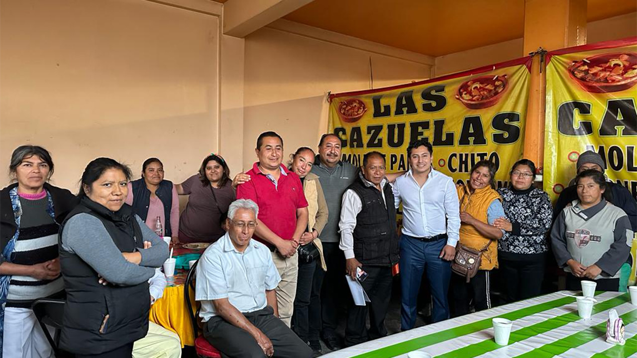 Integran nuevo comité con vecinos de la comunidad de Acuitlapilco