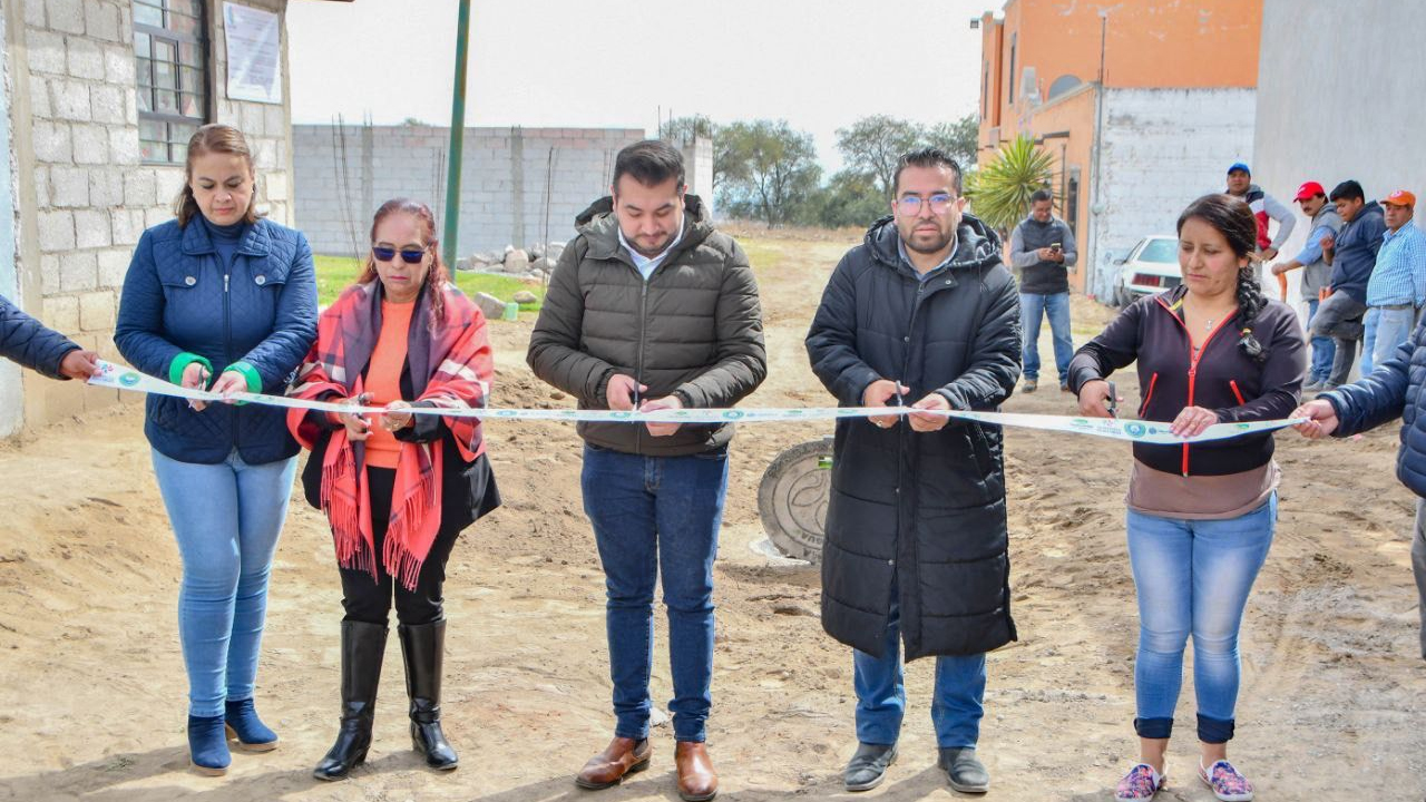 Inaugura Salvador Santos Cedillo ampliación de la red de drenaje sanitario en el barrio de Santa Anita