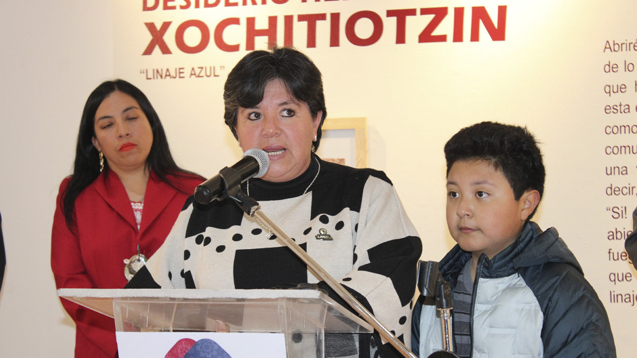 Éxito y reconocimiento en la inauguración de la Exposición 'Linaje Azul' de Violeta Sosa Muñoz en la Galería Municipal Desiderio Hernández Xochitiotzin