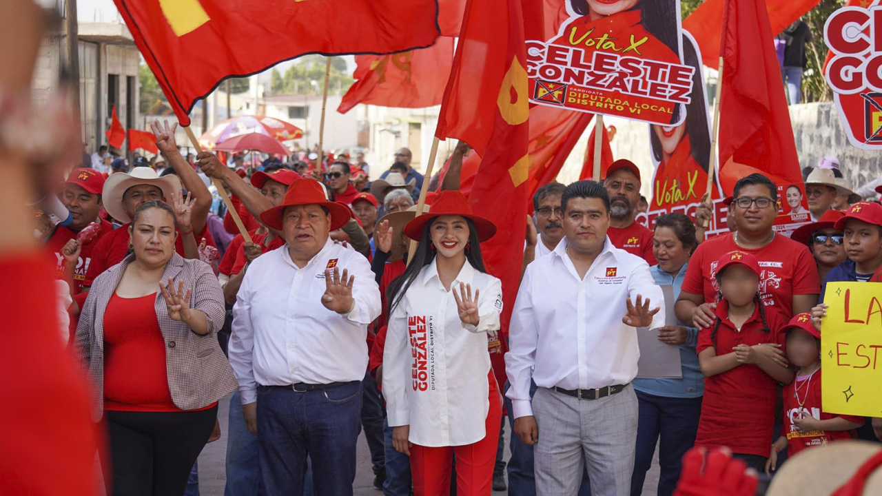 Celeste González, recorre intensamente distrito VI con buena aceptación ciudadana