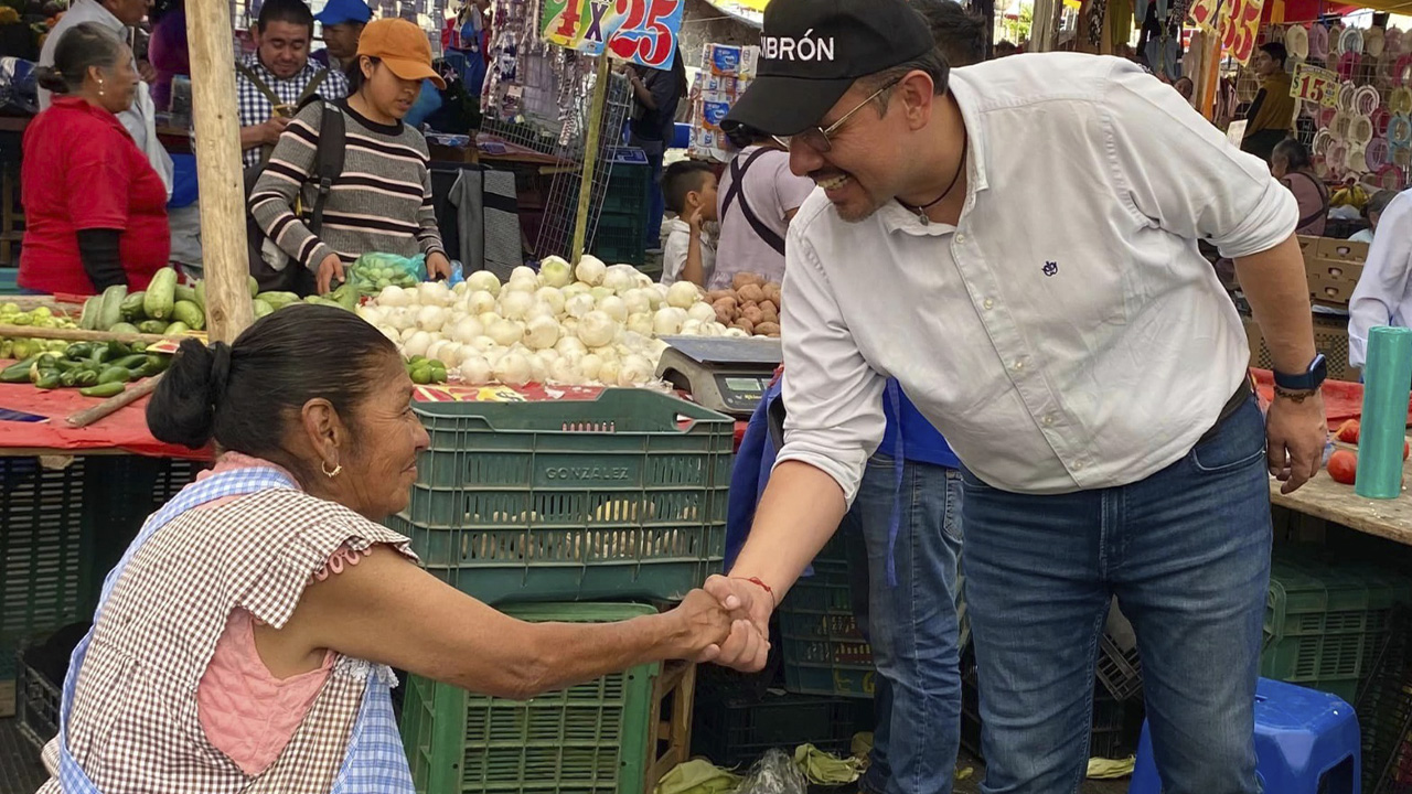 Apoyo a los micro comerciantes: Manuel Cambrón