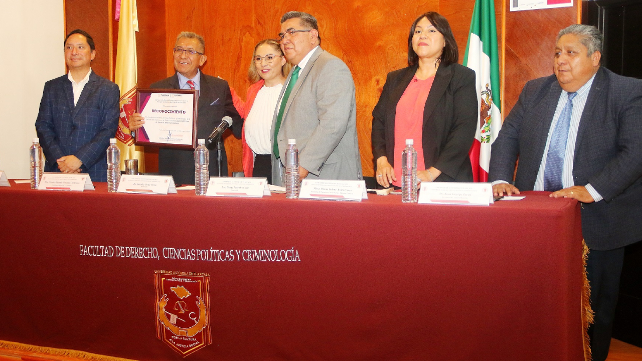 Certifican a Facultad de Derecho de la UATx como espacio libre de humo