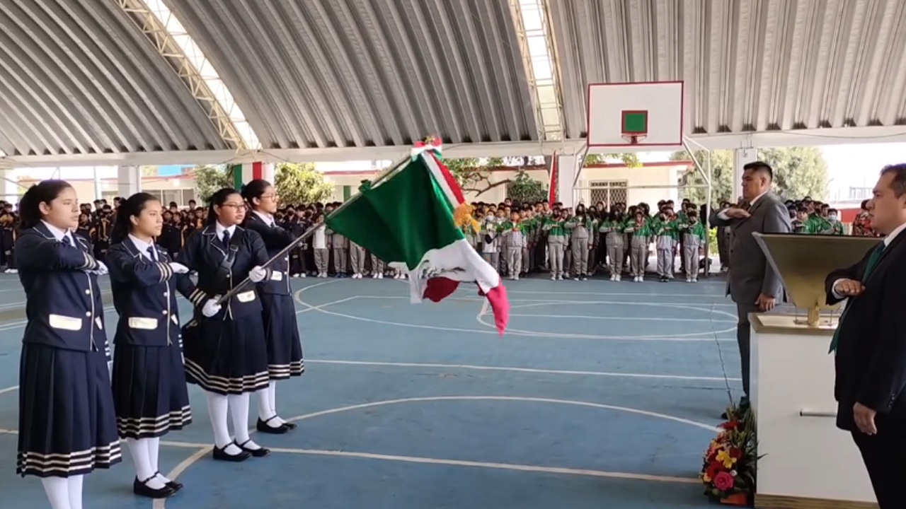 Incineran en ceremonia bandera en la Presidente Juárez