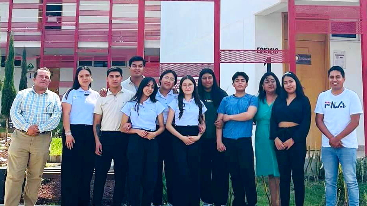 Obtienen estudiantes de la UATx primeros lugares en expo emprendedora ANFECA