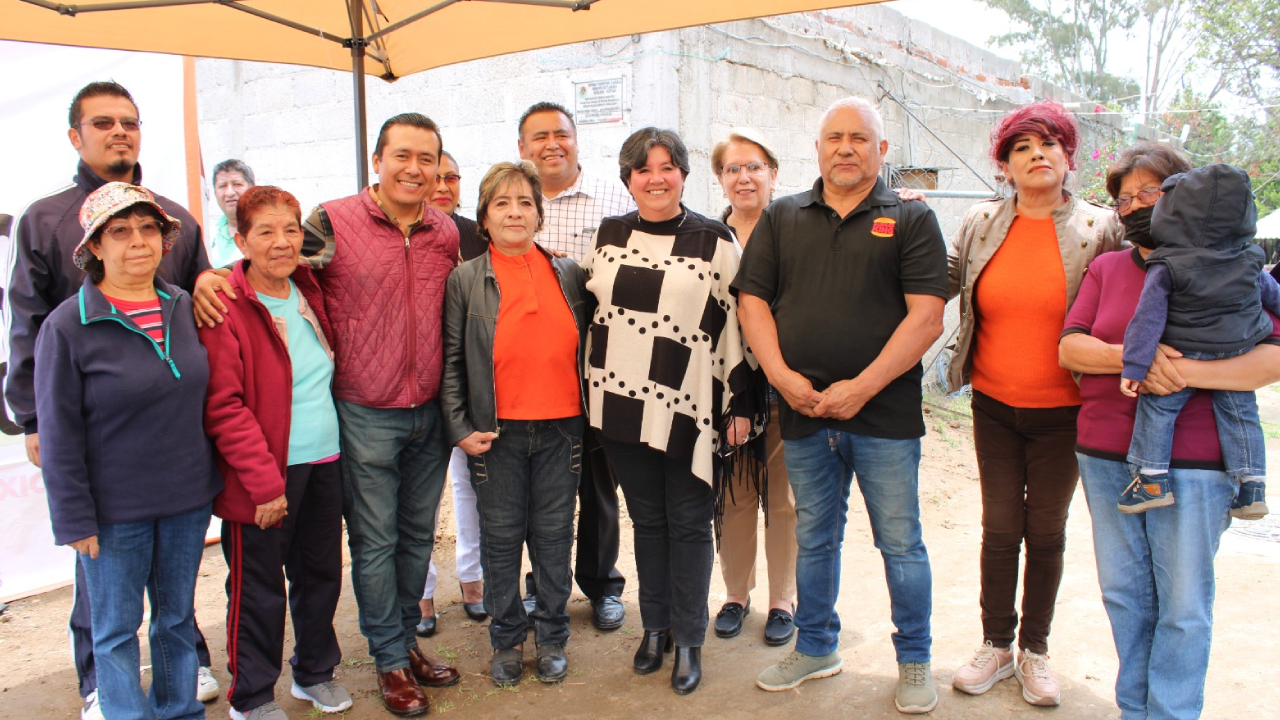 Entrega Maribel Pérez Arenas obras de beneficio en Ocotlán y Tepehitec