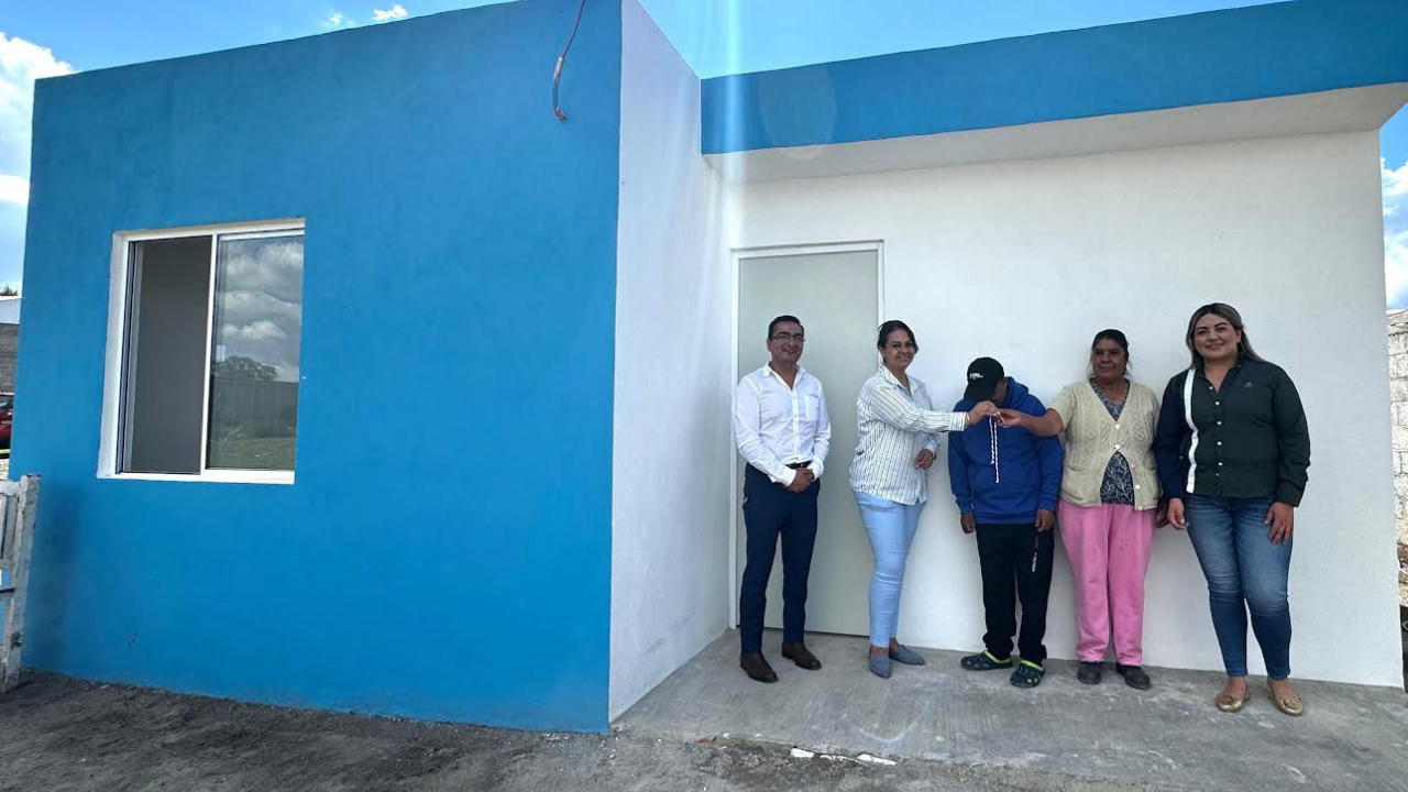 Entrega ayuntamiento de Huamantla dos viviendas a personas de escasos recursos