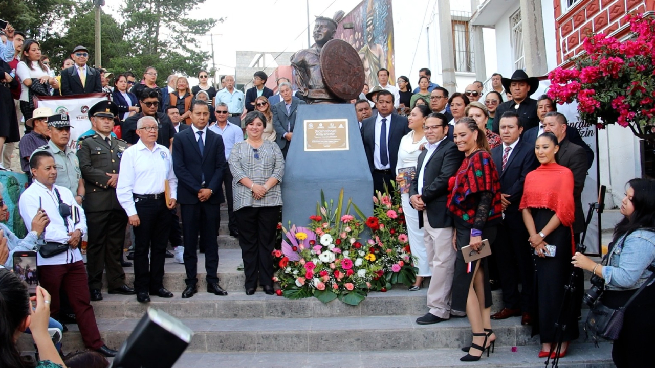 Reciben la Ciudad de Tlaxcala y la comunidad de Tizatlán busto de Xicohténcatl Axayacatzin