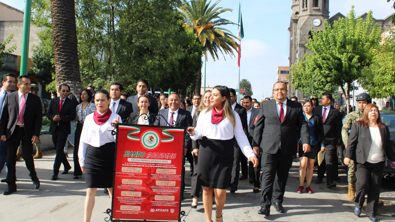 Javier Rivera Bonilla encabeza el izamiento del Lábaro Patrio y la ceremonia de fijación de Bandos Solemnes