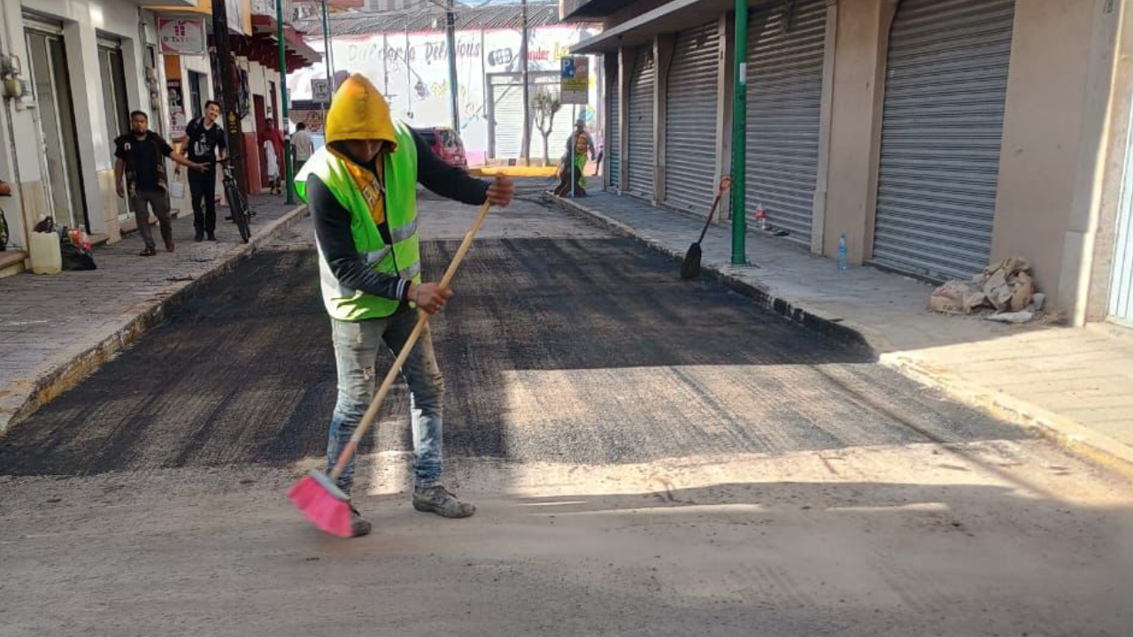 Reabren circulación en Chiautempan tras reparar socavón