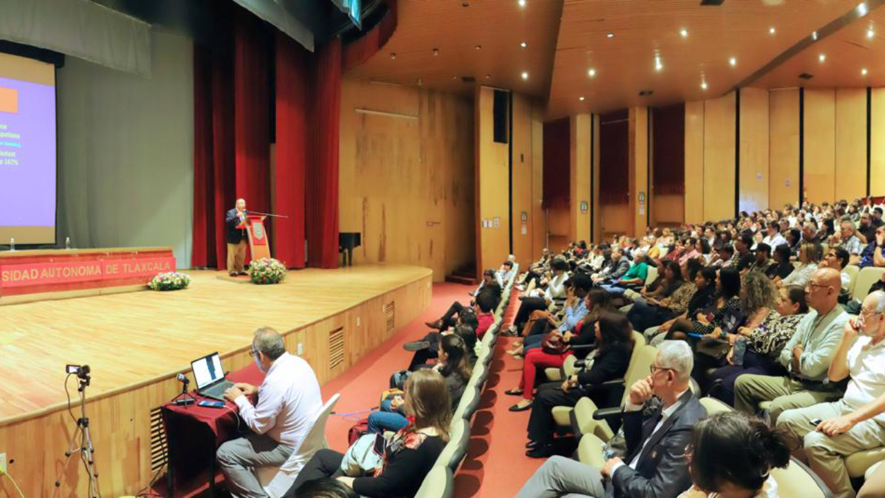 Experto de la Universidad de Houston ofrece en la UATx la conferencia “Diseñando el futuro de las innovaciones y el emprendimiento en el sector sanitario”