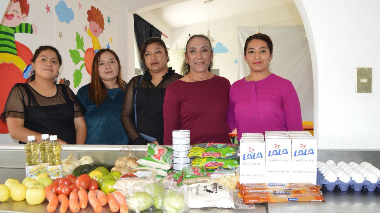 SMDIF da continuidad al programa nacional “Desayunos escolares calientes” en escuelas de Zacatelco.