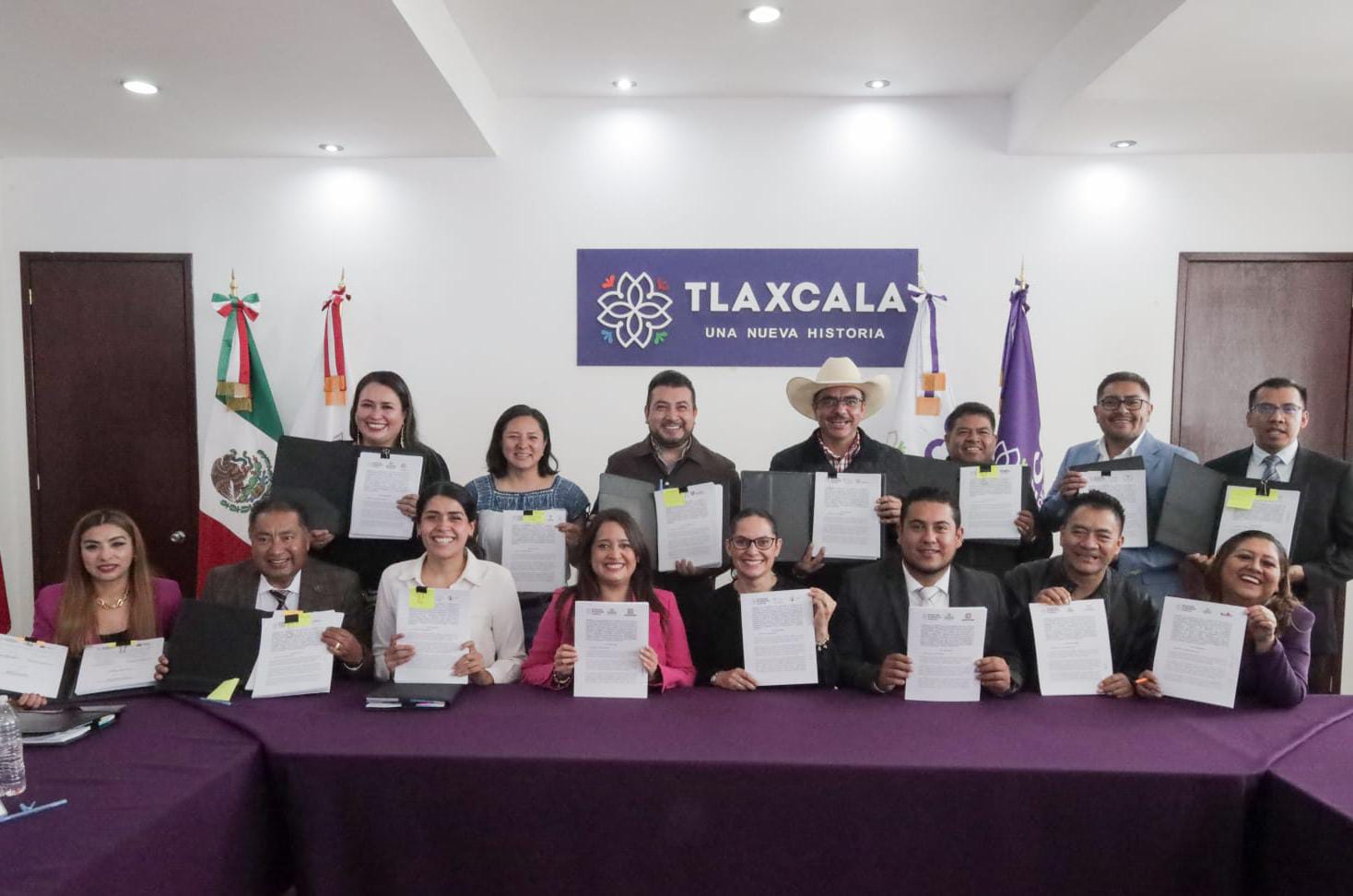 Firma Blanca Angulo convenio de colaboración para llevar programas de bienestar a Chiautempan.