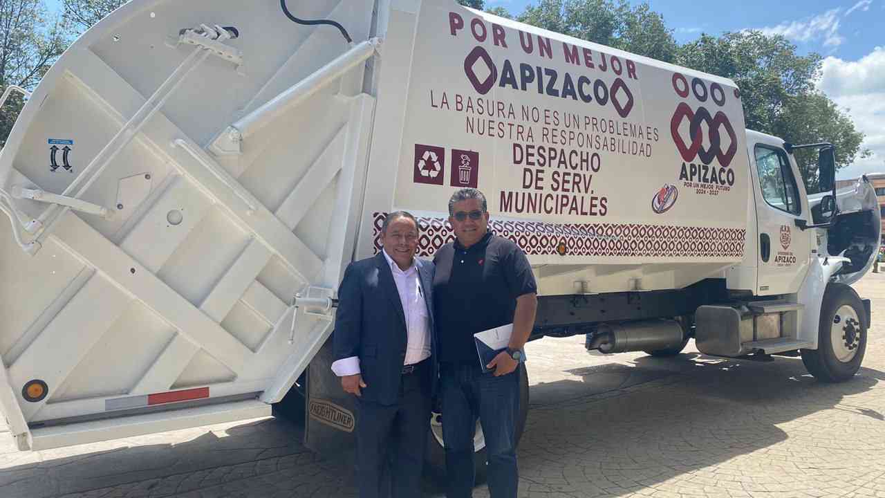 Suma Javier Rivera Bonilla un camión recolector de basura a servicios municipales