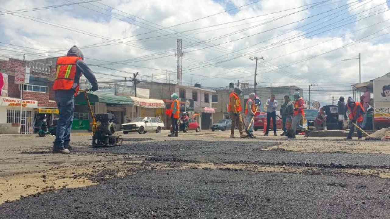 Cuadrillas de bacheo trabajan simultáneamente en varios puntos de Apizaco