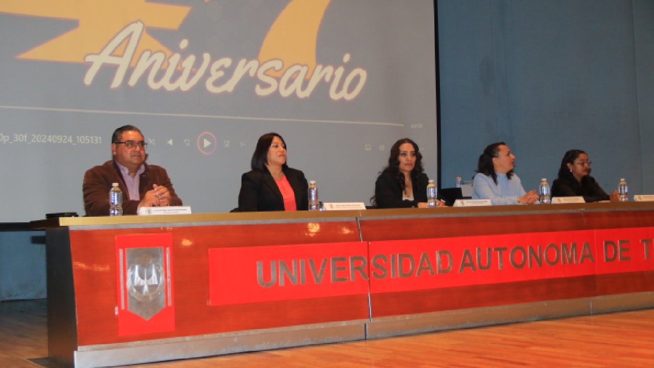 Conmemora Trabajo Social de la UATx 47 años de labor académica