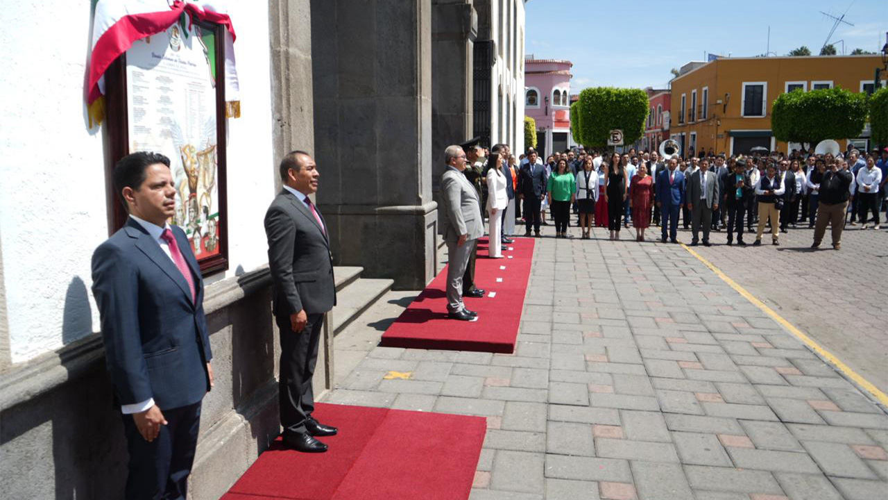 Colocan Bando Solemne en el Congreso del Estado