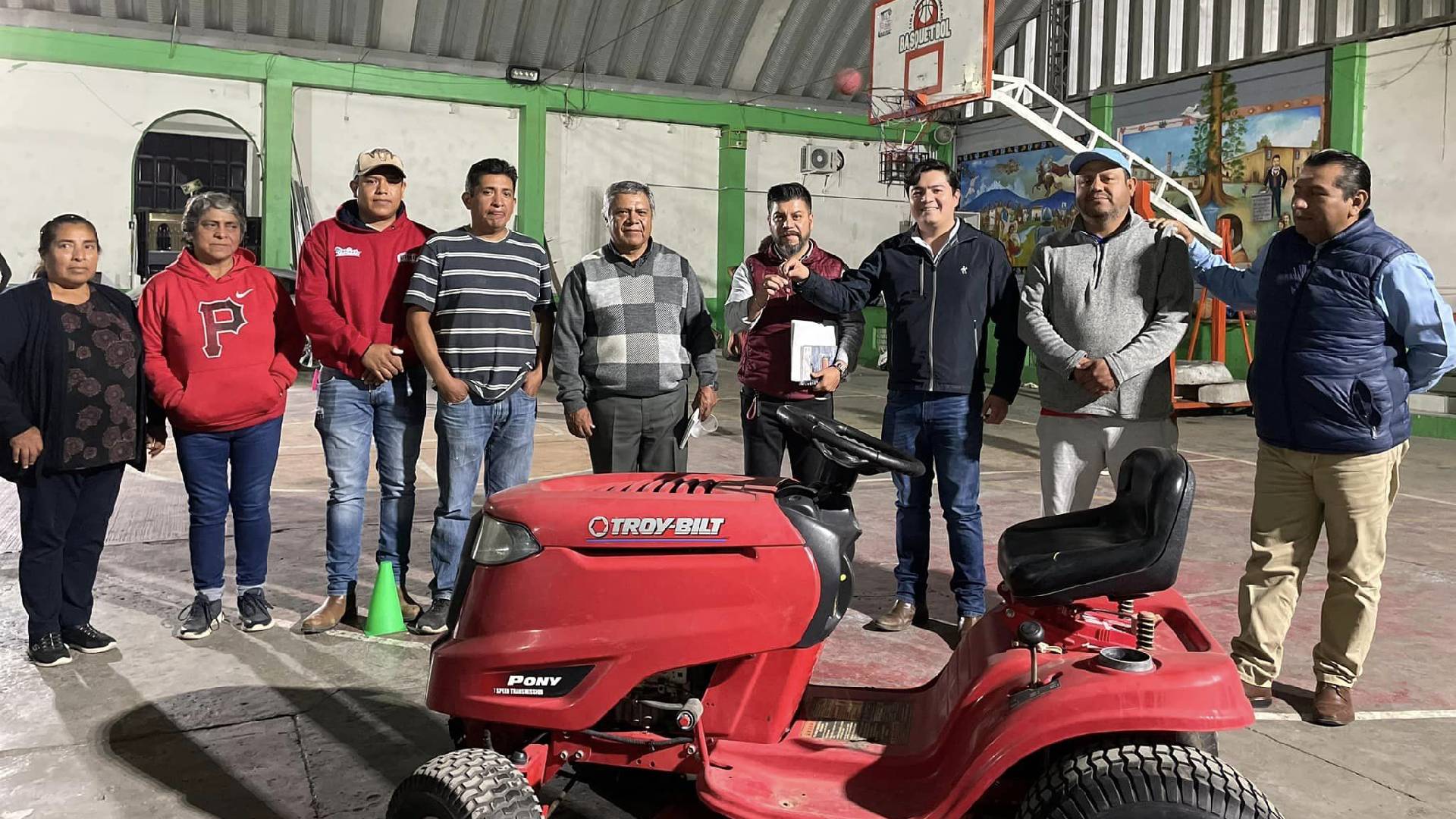 Firma de acuerdos para el uso y mantenimiento del campo deportivo la frontera