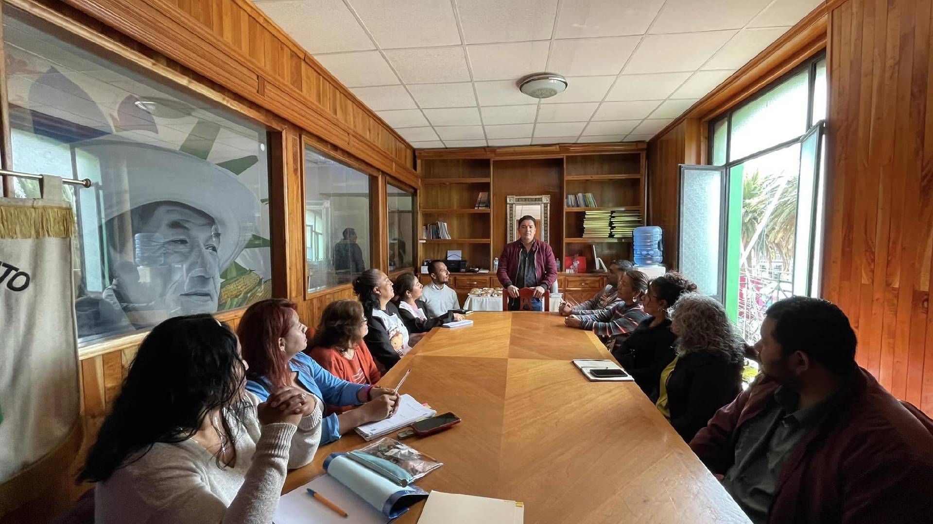 Reunión de trabajo entre gobierno municipal y directores de instituciones educativas en Amaxac de Guerrero